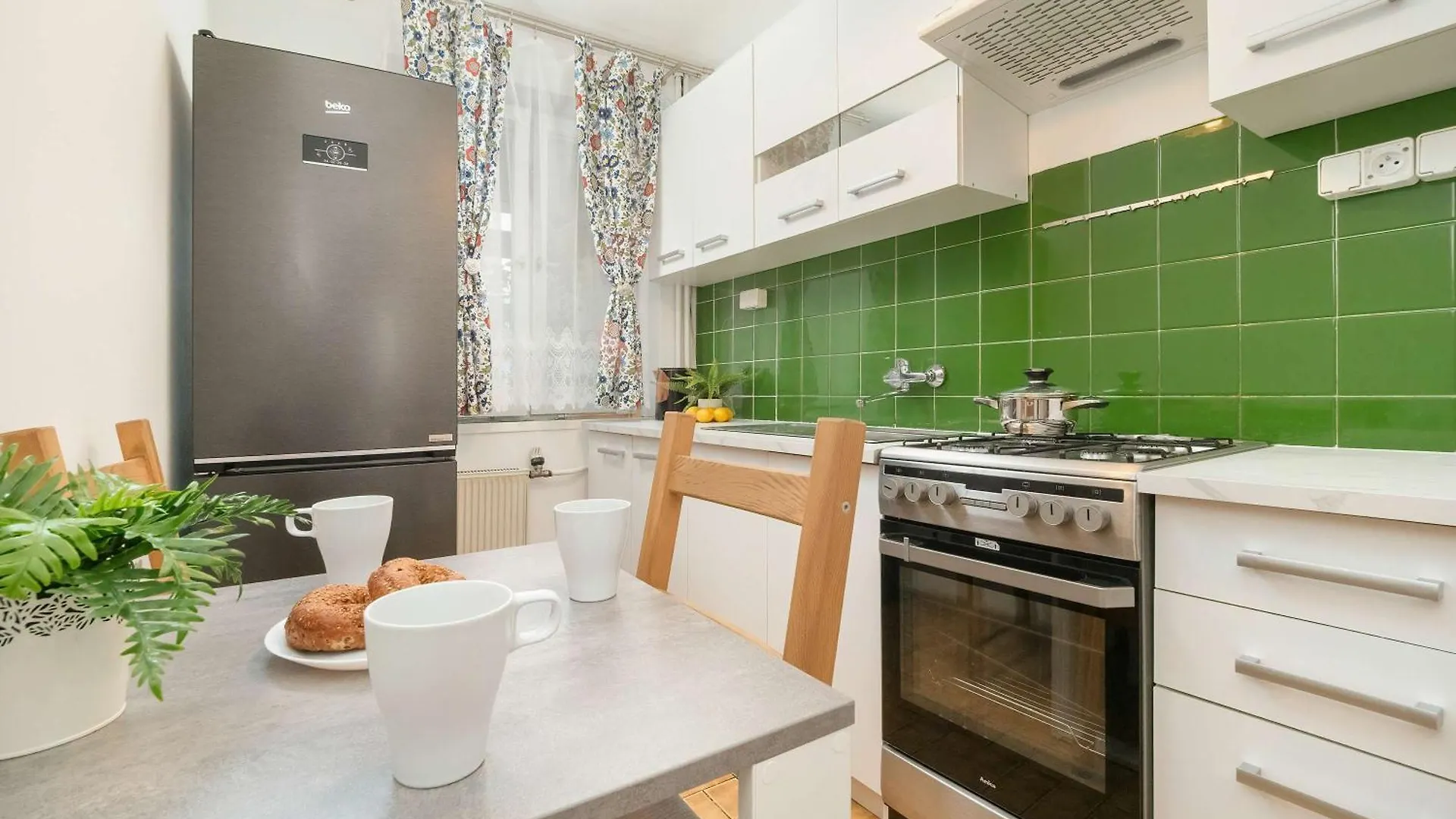Merliniego Trendy Apartment With Desk By Noclegi Renters Warsaw
