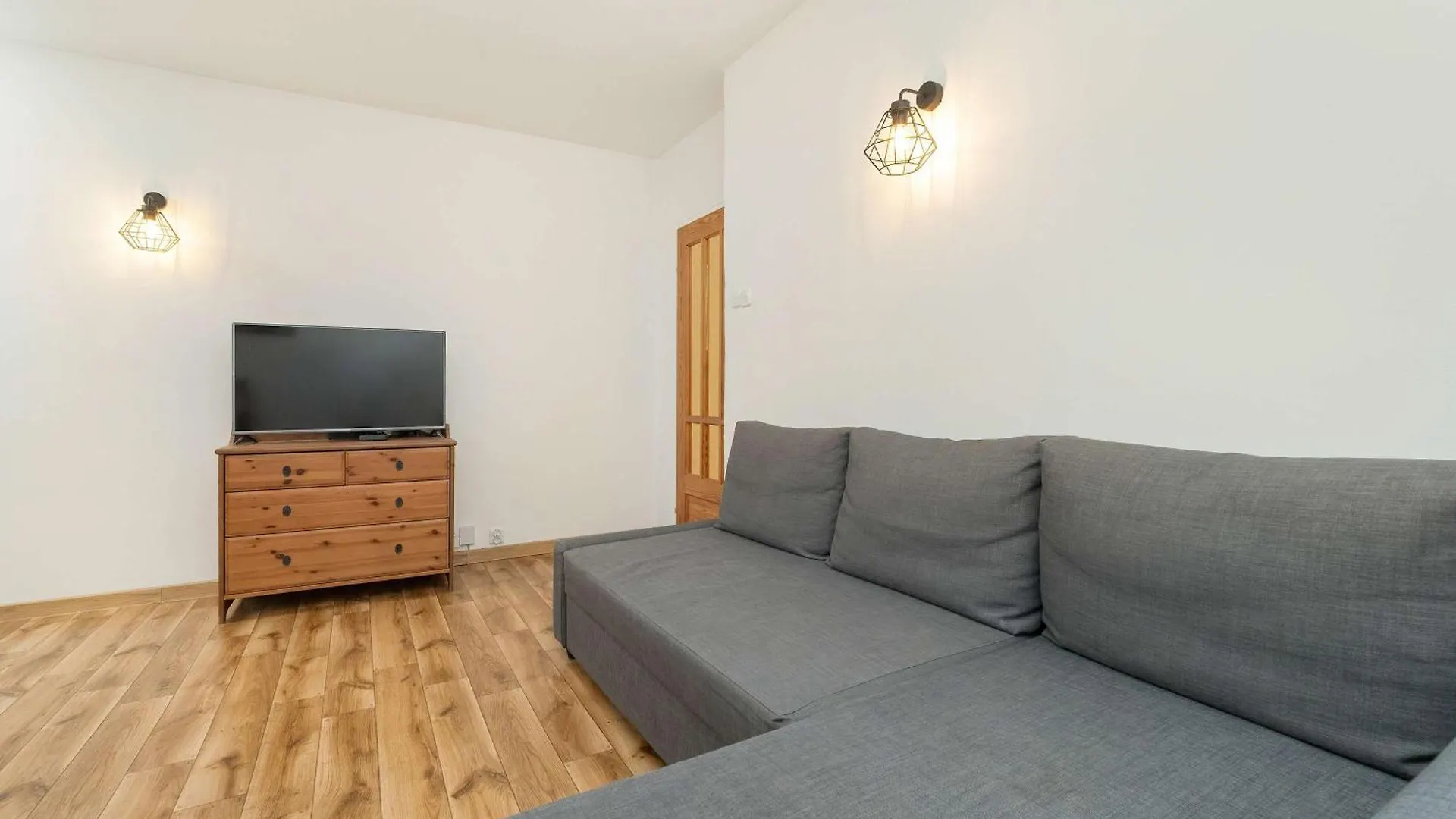 Merliniego Trendy Apartment With Desk By Noclegi Renters Warsaw
