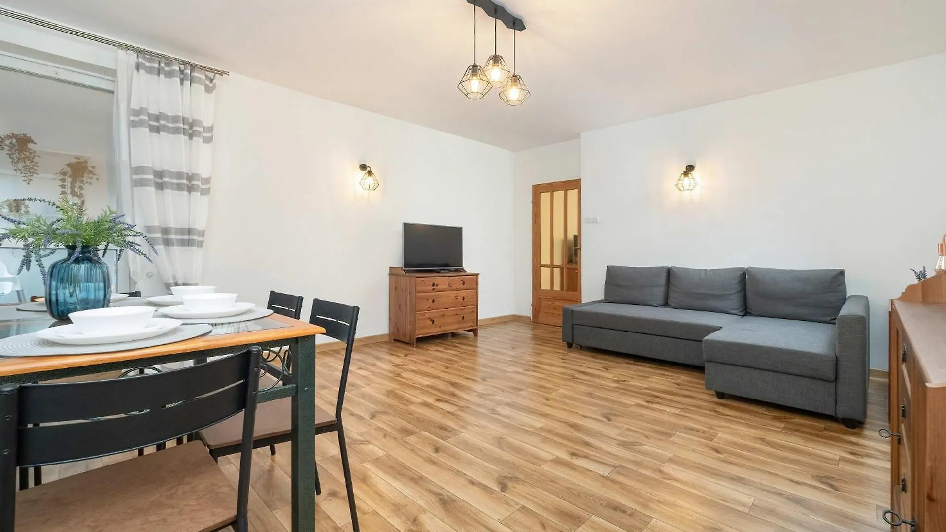 Merliniego Trendy Apartment With Desk By Noclegi Renters Warsaw